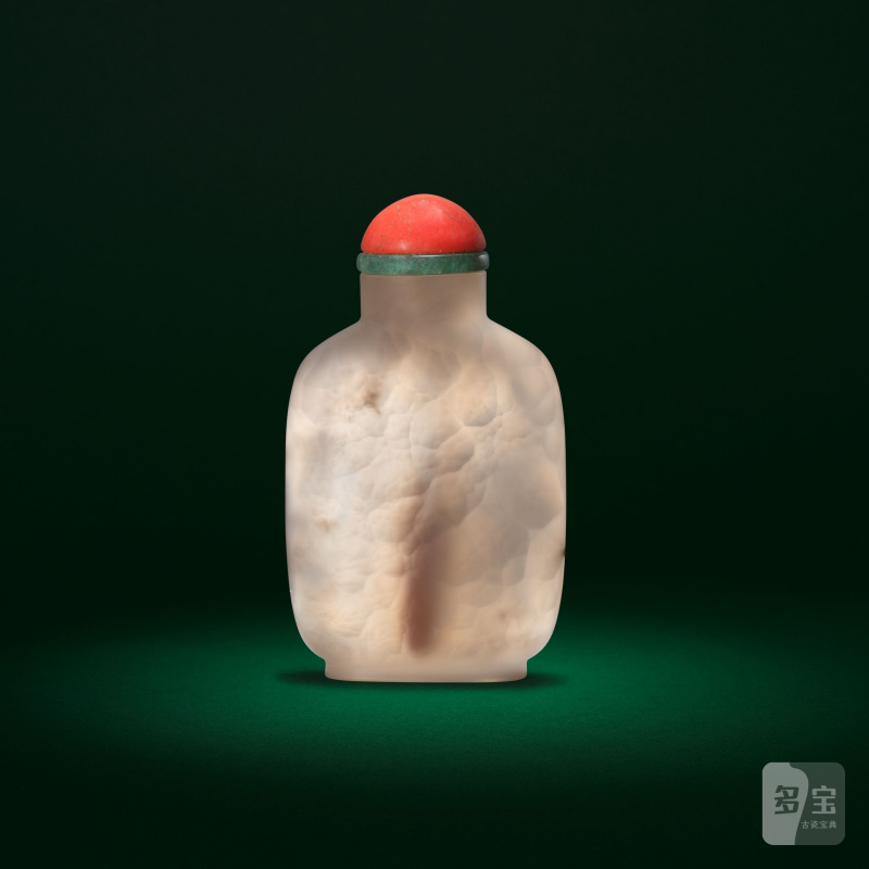 十八/十九世紀 瑪瑙巧雕劉海戲蟾圖鼻煙壺 | A CHALCEDONY SHADOW AGATE 'LIU HAI' SNUFF BOTTLE - 图4